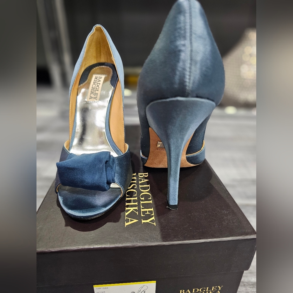 Badgley Mischka blue heels bridal heels for wedding day - Picture 3 of 6